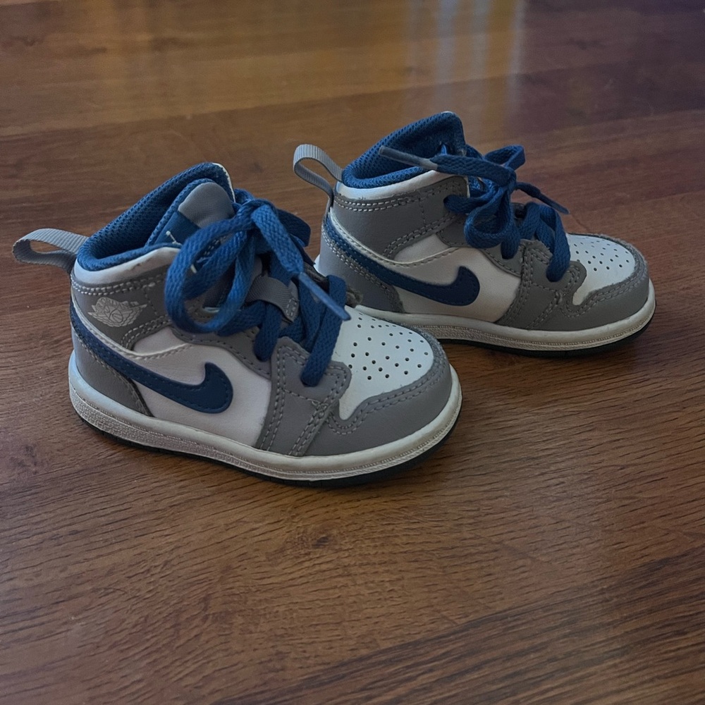 Jordan 1 Kids Sneakers in Blue and Gray